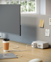 Multiprise sécurisée OMNI moderne à fixation par pince avec 2 ports USB-C pour télétravailleurs, bureaux et bureaux debout