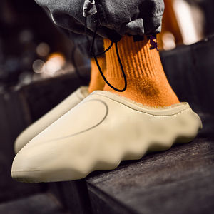 Wholesale Fashion Plush Flame Sole Sports Warm Winter Custom Print Cotton Slide Furry Sandals <strong>Slippers</strong> Logo Custom for Women <strong>Men</strong> - Product Image 3