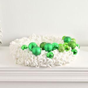 Nueva Corona Navideña Rústica de PVC Hecha a Mano, Innovadora Decoración Colgante para Árbol Pequeño, Adorno Festivo para Puerta, Personalizable para Fiestas - Product Image 3