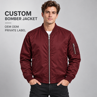 Blouson Bomber Homme en Gros – Col Côtelé Lisse, Fermeture Éclair, Manches Longues, Poches Zippées, Coupe Droite, Style Décontracté