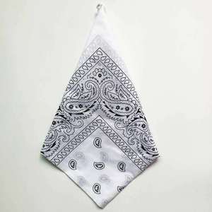 Pañuelo Bandana, el Accesorio Definitivo para el Verano, Ideal para Fiestas en la Playa, Deportes al Aire Libre y Vida Urbana - Product Image 2