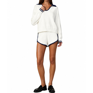 Maglione da <span class=keywords><strong>Donna</strong></span> in <span class=keywords><strong>Cotone</strong></span> 100% con Logo Personalizzato, 12GG, Collo <span class=keywords><strong>a</strong></span> V Aperto con Rifiniture <span class=keywords><strong>a</strong></span> Contrasto, Polsini <span class=keywords><strong>a</strong></span> <span class=keywords><strong>Righe</strong></span> Stile Preppy, Pullover da Tennis Lavorato <span class=keywords><strong>a</strong></span> <span class=keywords><strong>Maglia</strong></span> - Product Image 3