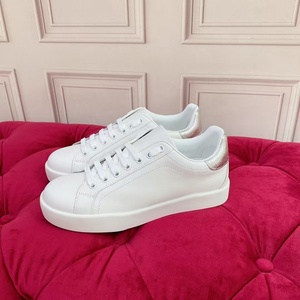 Zapatillas blancas de cuero genuino bordadas, estilo lujoso para damas, zapatillas casuales versátiles para uso diario, zapatillas con plataforma. - Product Image 1