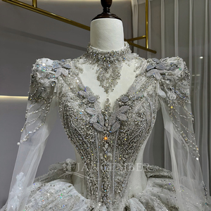 JFH06 Precioso Vestido de Novia con Cuello Alto, Adornado con Cuentas de Cristal, Cola de Capilla, Espalda con Cordones y Decoraciones Florales - Product Image 5