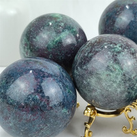 Boule de pierres précieuses naturelles guérison rubis fuchsite sphère de cristal pour la décoration de la maison