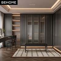 Dressing sur mesure de luxe vintage avec coiffeuse et vitrine LED pour villa, chambre et appartement