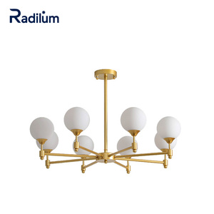 Alessio Globe lampadario moderno plafoniera in ottone con tonalità di vetro smerigliato per sala da pranzo, soggiorno e arredamento camera da letto - Product Image 1