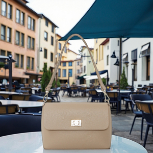 Sac de créateur personnalisé de luxe Sac de messager à une épaule en cuir PU de haute qualité avec fermeture à rabat Sac à bandoulière pour femmes - Product Image 2