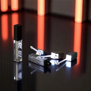 Liz LED brillant à lèvres en plastique avec couleur personnalisable - Product Image 6