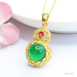 Collier pendentif en agate verte plaqué or, forme de calebasse, charme gourde creuse, style ethnique, bijou cadeau - Product Image 1