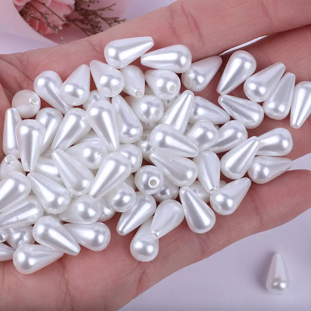 Gioielli fai-da-te che fanno 50 pezzi di perle di perle imitazione a goccia di perle finte in plastica bianca crema