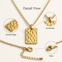 Collier pendentif disque martelé doré avec chaîne à maillons, bijou tendance pour le quotidien