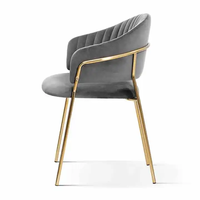 Chaise de cuisine rembourrée de qualité supérieure fabriquée en Italie avec base en acier laqué Produit italien pour salle à manger
