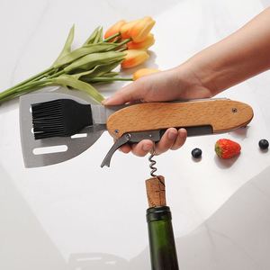 Ensemble d'ustensiles de camping multifonction en acier inoxydable personnalisé pour barbecue au gaz, fourchette, spatule, brosse, tire-bouchon - Manche en bois durable - Product Image 1