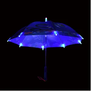 Fabrik direkt Großhandel individuell bedruckte Logo LED Licht Kind gerade Regenschirm
