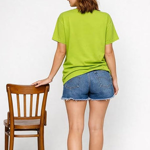 T-shirt graphique surdimensionné personnalisé pour femme, col rond, manches courtes, style décontracté, très tendance - Product Image 4