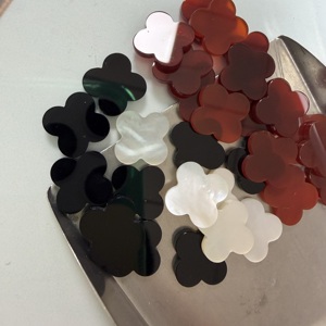 ขายส่งจากโรงงาน หินอาเกตสีแดง อาเกตสีดำ เปลือกหอยสีขาว รูปทรงดอกไม้ - Product Image 5