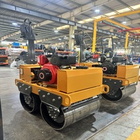 Compacteur à rouleaux vibrants à double tambour de 0,5 tonne UCM avec composants à engrenages, pour la construction et le compactage d'asphalte