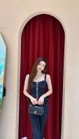 Ensemble d'été décontracté pour femme : Haut uni à col halter et jean en toile avec détail boutonné plissé sur le devant et garniture à franges