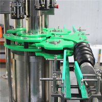 Machine de sertissage automatique de capsules à anneau HL-XGH01 pour les boissons gazeuses, les boissons, la bière, les bouteilles en verre avec un distributeur de capsules