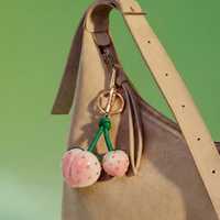Nieuwe Fruit Serie Kersen Perzik Metalen Sleutelhanger Mode Gepersonaliseerde Veelzijdige Tas Charm Handtas Hangertje Accessoires