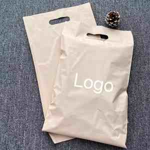 Beige Mat Recyclable pour Sacs, Maillots de Bain, Perruques, Chaussures et Fourrures avec Logo Personnalisé et Fermeture Auto-adhésive - Product Image 1