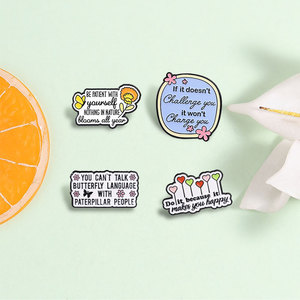 Set met gepersonaliseerde inspirerende quote emaille pins, motiverende metalen badge, positieve vibes revers pin, creatief sieraden cadeau - Product Image 1