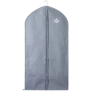 <span class=keywords><strong>Housse</strong></span> de vêtement grise non tissée pliable pour le rangement suspendu des vêtements, idéale pour les voyages et le déménagement, avec poche intégrée - Product Image 1