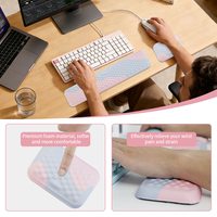 Ensemble de tapis de clavier ergonomique en mousse à mémoire de forme antidérapante avec repose-poignet et tapis de souris personnalisé à motif de dessin animé
