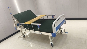 Lit <span class=keywords><strong>médical</strong></span> manuel HOCHEY MEDICAL, économique, réglable, équipement hospitalier, lit patient à commande monomanuelle, fonction simple. - Product Image 3