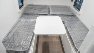 Caravane de camping tout-terrain avec toit relevable et échelle latérale, mini-caravane - Product Image 6