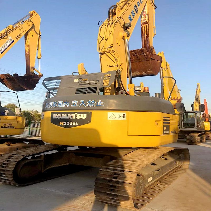 Komatsu PC228US Excavator - 22.8 Ton, 0-1000 Hours