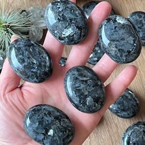 Pierre de palmier Larvikite polie de haute qualité en gros pour la décoration intérieure et les cadeaux de Noël - Product Image 3