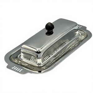 Beurrier en acier inoxydable avec couvercle, design classique rectangulaire, utilisation en cuisine, plateau à beurre en métal poli, style minimaliste - Product Image 1