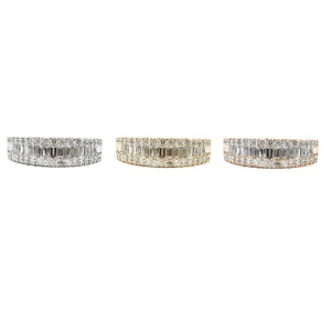 Bague en or classique avec diamant rond taille brillant pour femme, idéale pour fiançailles, mariage, anniversaire ou soirée - Product Image 4