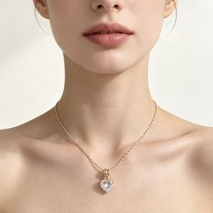 Collar de cadena fina chapado en oro de 18 quilates al por mayor con colgante de corazón hueco de circonita y candado de corazón, joyería delicada para mujer - Product Image 5