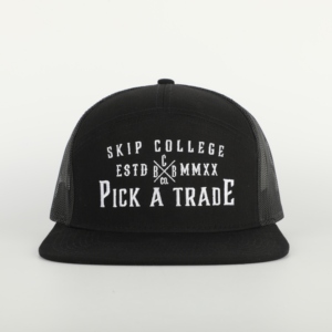 Casquette de sport structurée en coton noir à 7 panneaux de haute qualité avec logo personnalisé brodé et motif lettre courant - Product Image 1