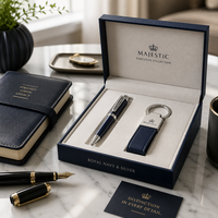 Boîte Cadeau Personnalisée de Cartes à Jouer de Luxe Bleu Marine et Argent pour la Famille, 52 Cartes Oracle en Carton Premium, Écologiques, Durables et Personnalisables