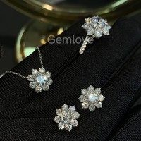 Collar de Diamantes para Mujer en Oro de 18K |   Joyería Moderna de Lujo |   Collares Elegantes para Bodas y Ocasiones Especiales