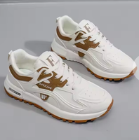 Chaussures de course décontractées à la mode pour femmes, légères, respirantes, avec empeigne en mesh, semelle intermédiaire en caoutchouc, hauteur accrue, lacets, nouvelle année 2025