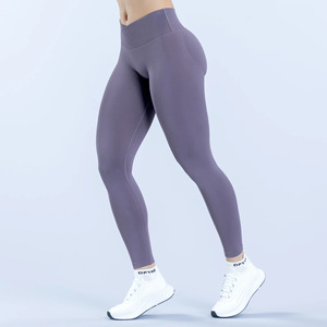 Pantalones de yoga deportivos sin costuras DF de nuevo estilo, a media pantorrilla, con cintura cruzada y empalmes mate, efecto melocotón, levantacola y control de abdomen, ajustados. - Product Image 4
