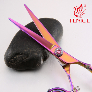Gravé Violet Poignée Rotative <span class=keywords><strong>Ciseaux</strong></span> <span class=keywords><strong>De</strong></span> Coupe <span class=keywords><strong>De</strong></span> Cheveux Professionnel 6 Pouces <span class=keywords><strong>Ciseaux</strong></span> <span class=keywords><strong>De</strong></span> Coiffeur - Product Image 4
