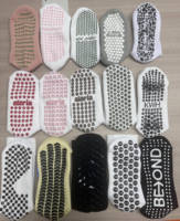 Chaussettes de sport antidérapantes en coton compressif avec logo personnalisé pour femme, idéales pour le yoga et le Pilates, avec semelle à picots – Vente en gros