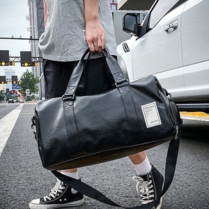 Sacs <span class=keywords><strong>de</strong></span> voyage <span class=keywords><strong>de</strong></span> luxe personnalisés avec logo, grands sacs <span class=keywords><strong>de</strong></span> sport et <span class=keywords><strong>de</strong></span> week-end en cuir PU pour hommes et garçons - Product Image 1