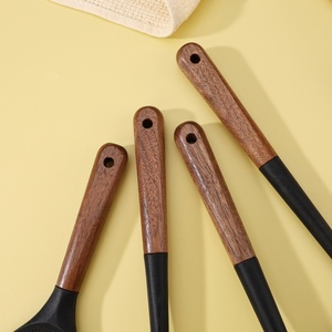 Ensemble d'ustensiles de cuisine 5 pièces avec manche en noyer, spatule multi-usage, cuillère à riz, outils de cuisson en silicone avec rangement - Product Image 2