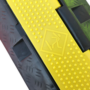 Piste de freinage pour câbles en caoutchouc noir pour extérieur et scène avec couvercle, plusieurs options disponibles - Product Image 3