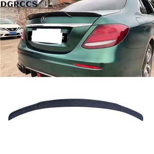 Aileron arrière en fibre de carbone DGRCCS pour berline E-Class W213 4 portes, modèle 2016-2023, pare-chocs arrière poli - Product Image 1
