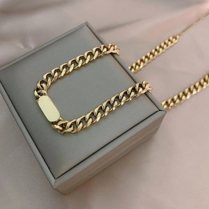 Collar de Moda para Mujer con Cadena Cubana de Acero Inoxidable Chapado en Oro de 18K y Colgante Geométrico Metálico - Product Image 3