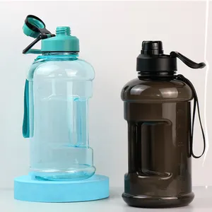 Gym Wasser flaschen Krug Große Kapazität Benutzer definierte Kunststoff Motivierende halbe Gallone/2,2 l /1 Gallone Wasser flaschen mit Hülle Großhandel