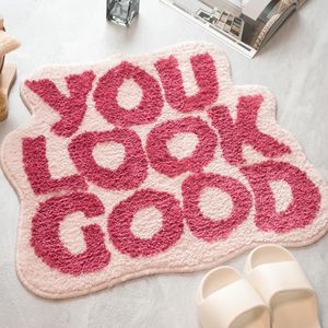 You Look Good Pink Alfombra suave y esponjosa Ducha Alfombra de baño - Product Image 1